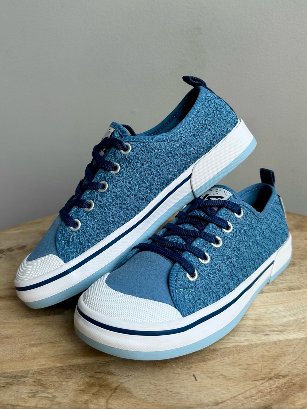 KEEN Women's Elsa II Crochet Sneakers Size 6 Provincial Blue Low Top Comfort